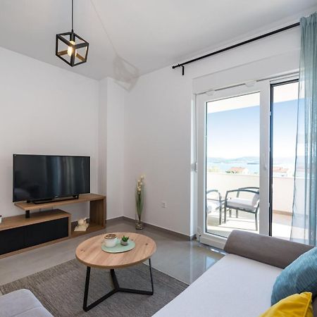 Crowonder Sun Dance Apartments With Heated Swimming Pool Seaview And Garden Sveti Filip i Jakov Zewnętrze zdjęcie