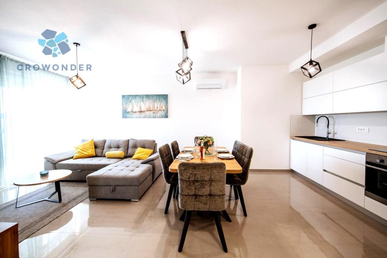 Crowonder Sun Dance Apartments With Heated Swimming Pool Seaview And Garden Sveti Filip i Jakov Zewnętrze zdjęcie