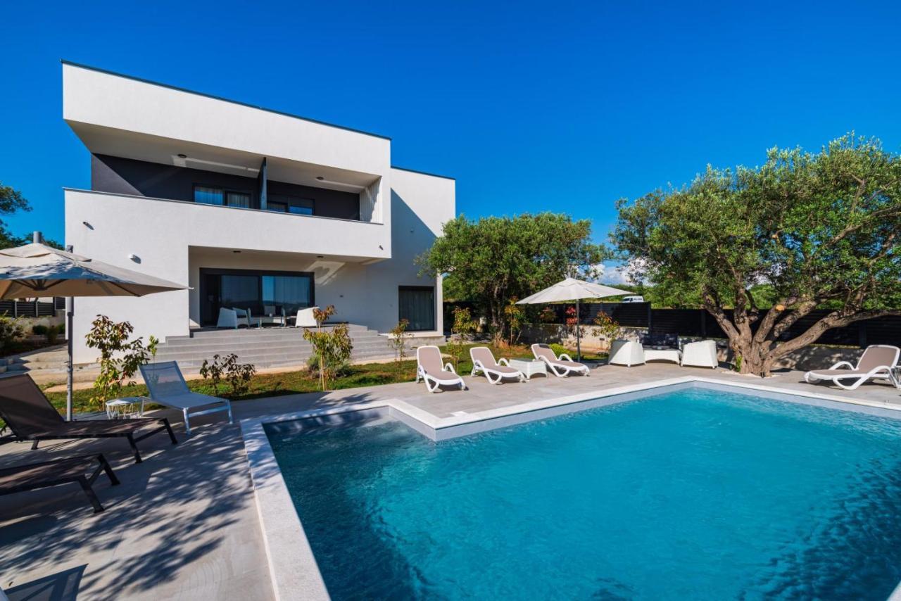 Crowonder Sun Dance Apartments With Heated Swimming Pool Seaview And Garden Sveti Filip i Jakov Zewnętrze zdjęcie