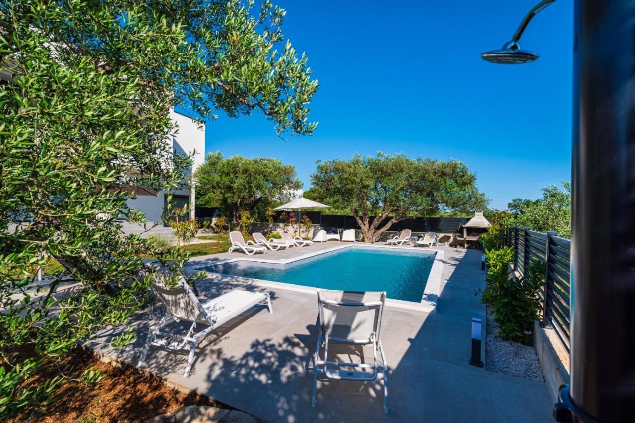 Crowonder Sun Dance Apartments With Heated Swimming Pool Seaview And Garden Sveti Filip i Jakov Zewnętrze zdjęcie