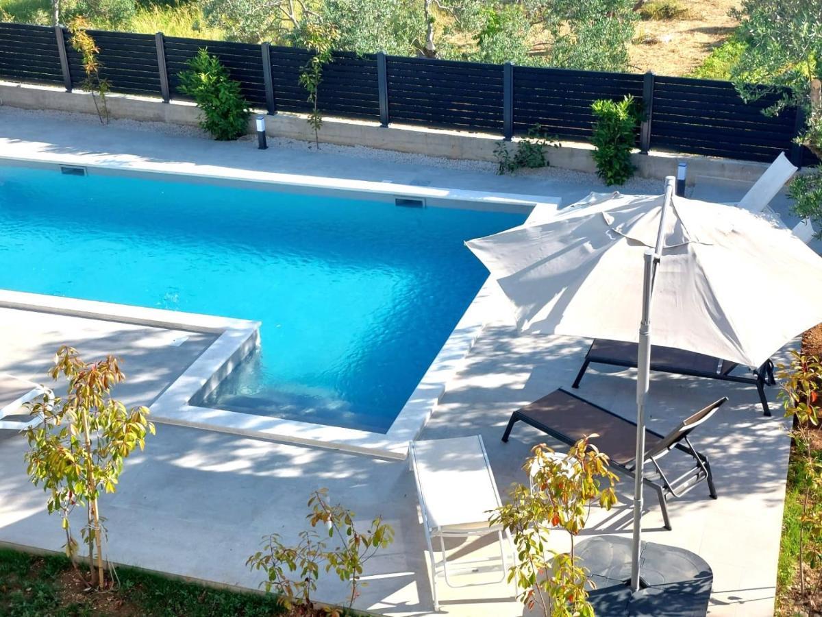Crowonder Sun Dance Apartments With Heated Swimming Pool Seaview And Garden Sveti Filip i Jakov Zewnętrze zdjęcie